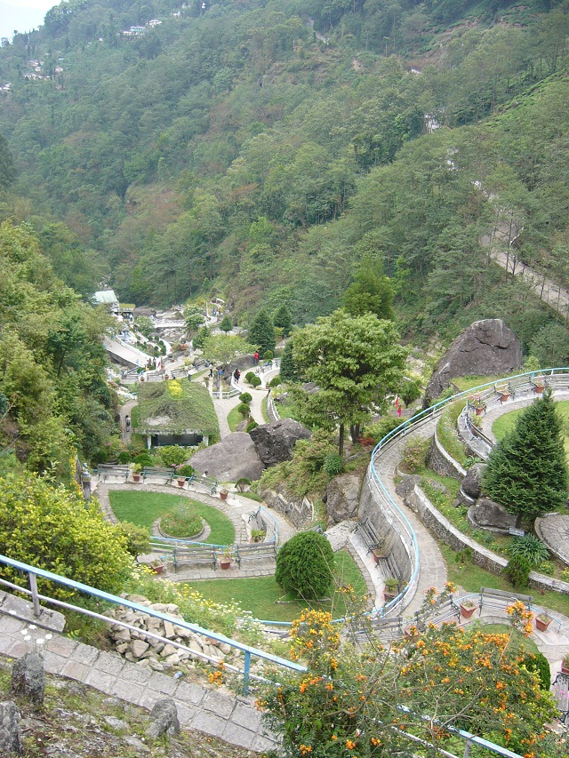 Darjeeling-romantic-places-in-India