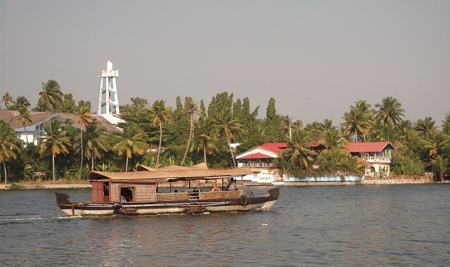 Ashtamudi-Backwater-of-Kerala
