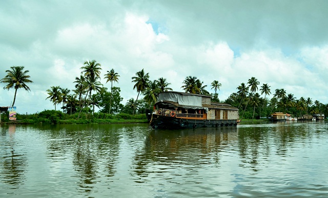Kozhikode-Backwaters-of-Kerala
